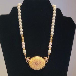 1928 branded flower necklace with faux white and pink pearls